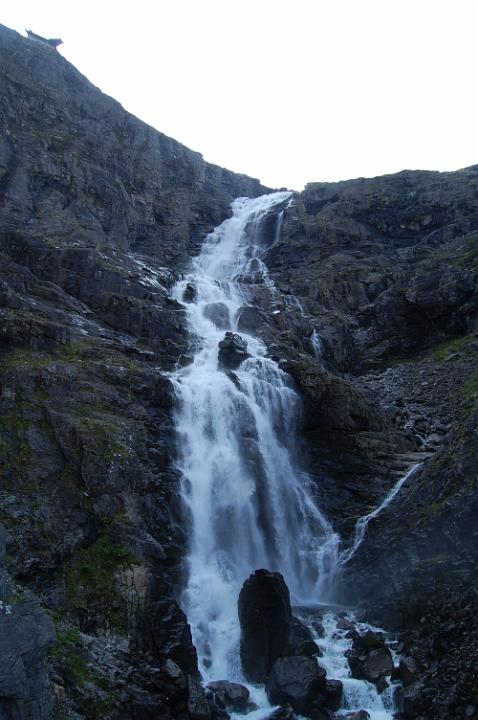 Cascata Trollstigen. Da Trondheim a Lom2.JPG - AI PIEDI DELLA RUPE